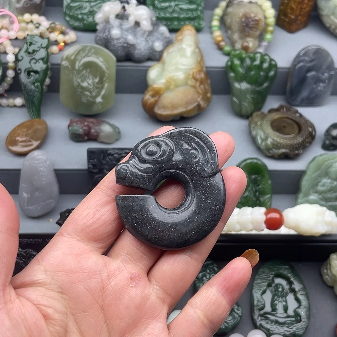 和田玉未镶嵌颈饰