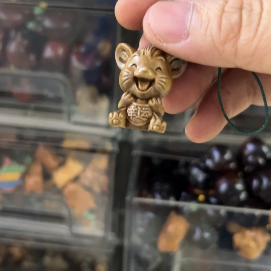 只买单纯的吊坠，没带链子，属的性质。