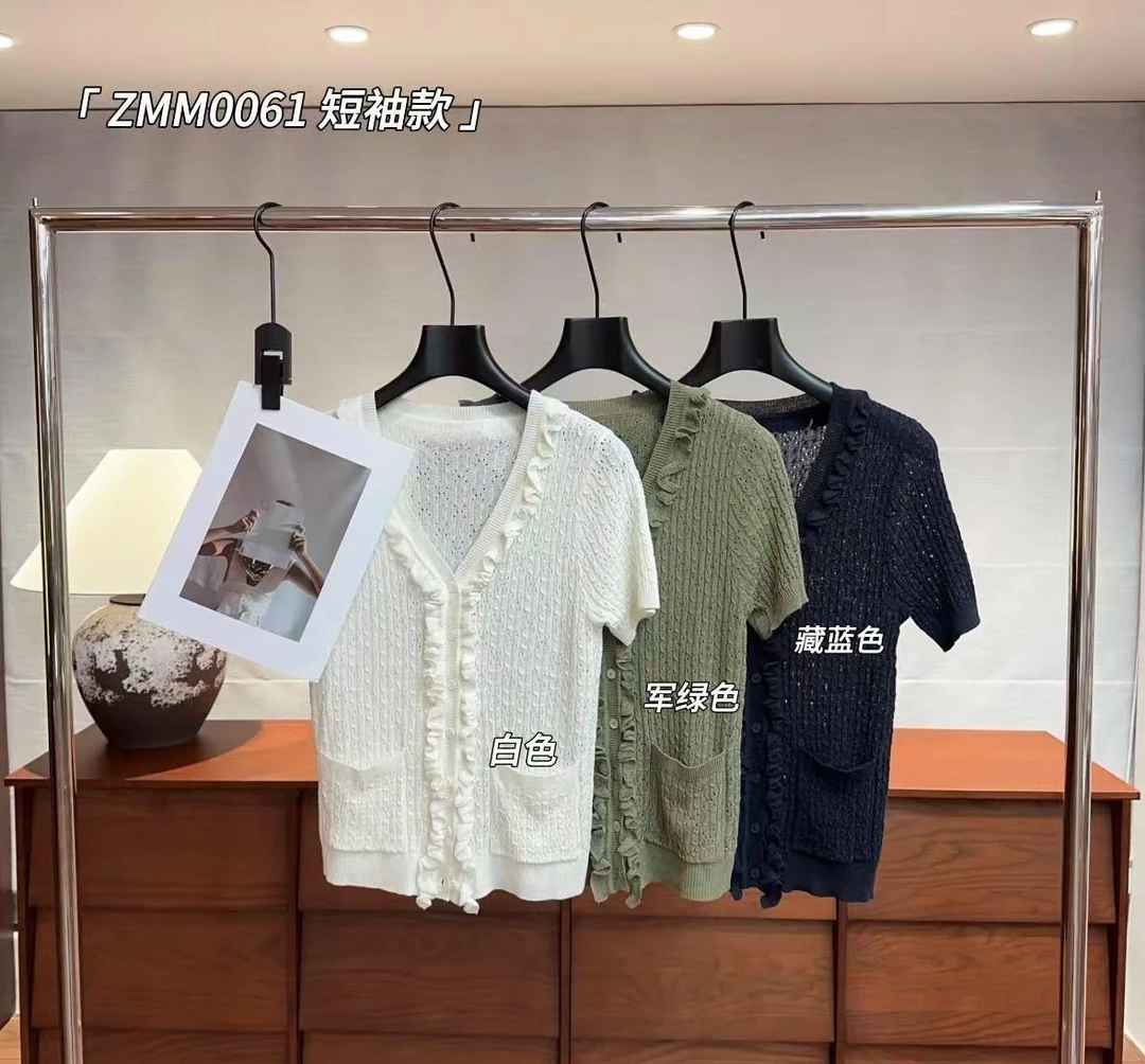 杨杨 致美-ZM0060/ZM0061【木耳边针织衫】V领绞花编织拼木耳边设计