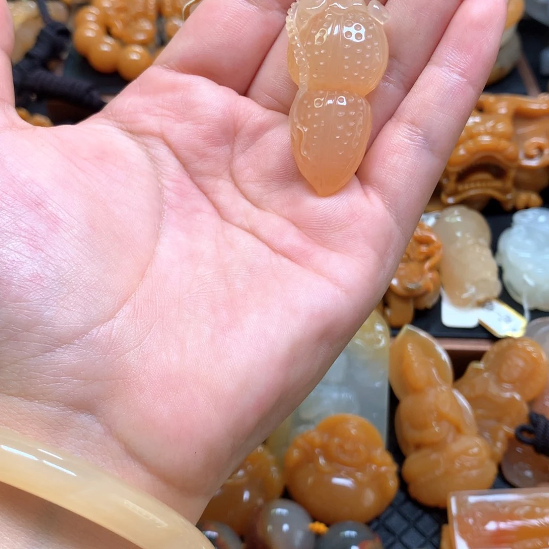 石英质玉（黄龙玉）未镶嵌挂件