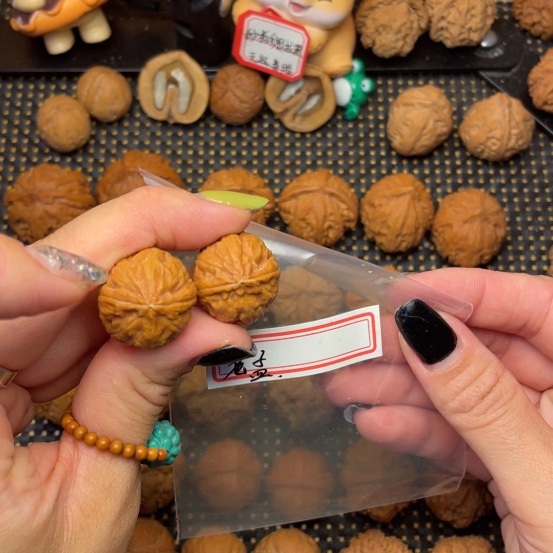 文玩核桃吊坠老****）22尺全品小肉包