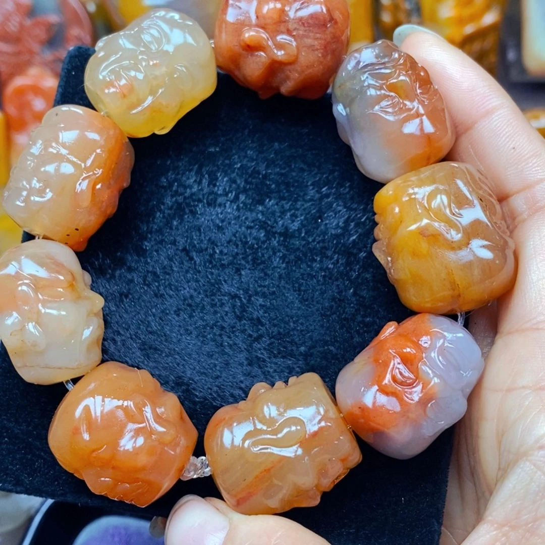 未镶嵌石英质玉（黄龙玉）颈饰