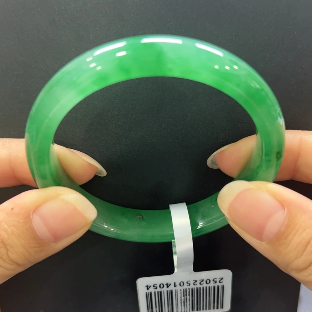 叮***雄石英质玉手镯未镶嵌