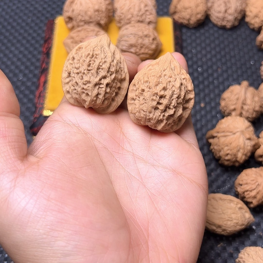 文玩核桃吊坠宝莲灯