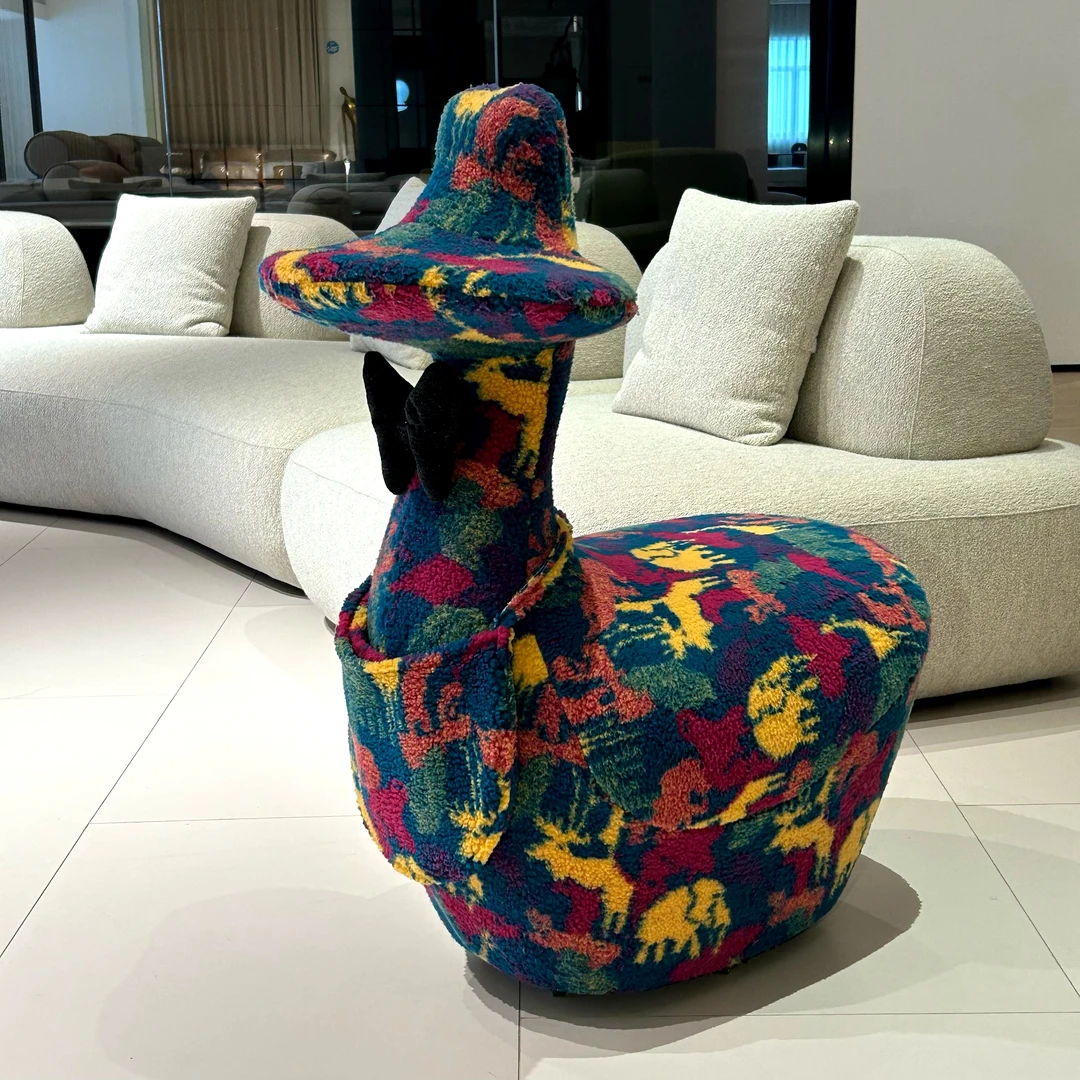 白灵【溜溜唐老鸭】客厅创意布艺小户型动物网红手游凳子