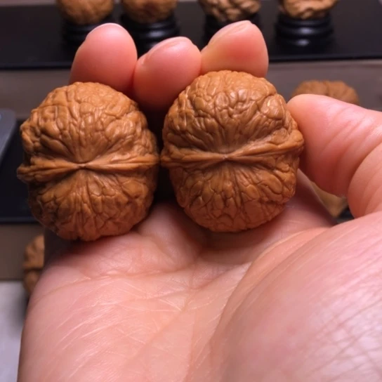 文玩核桃把件金蟒蛇皮球8