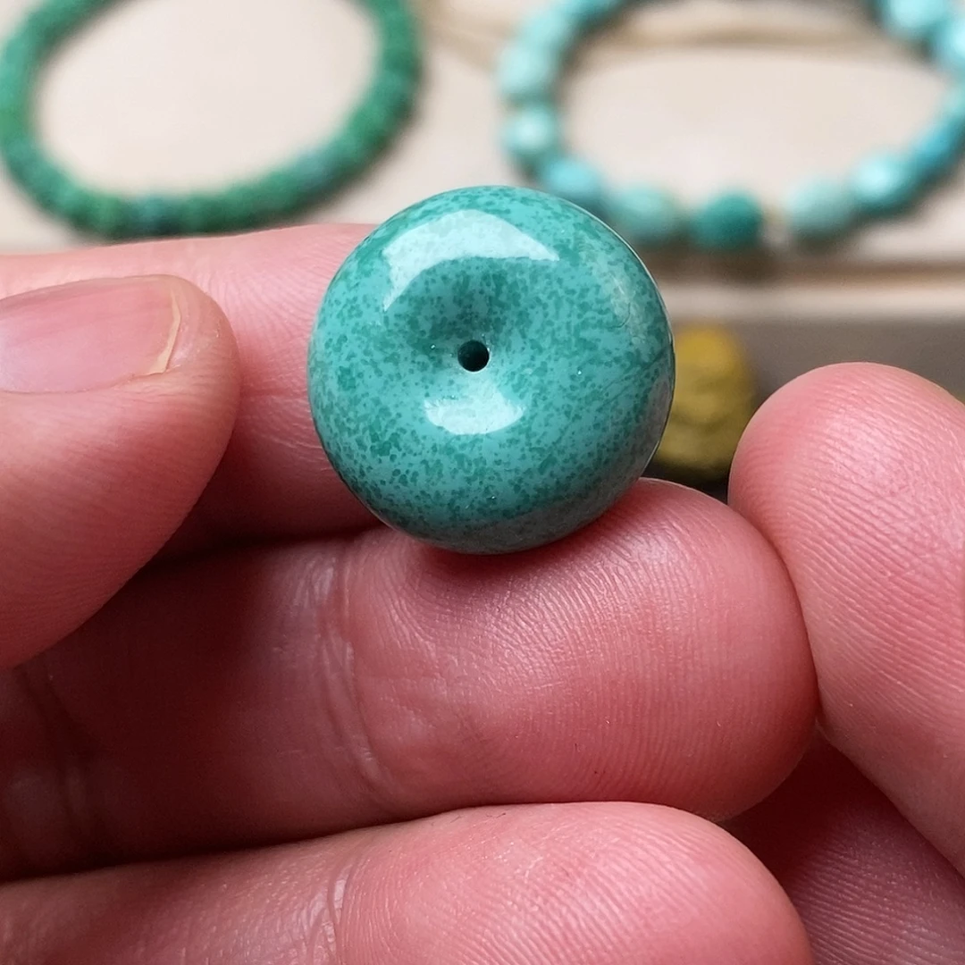 绿松石未镶嵌颈饰