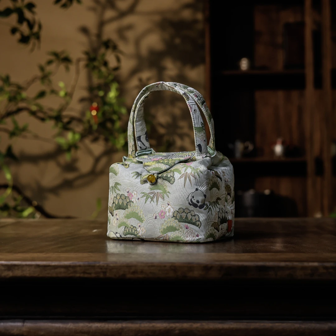 【小田甄陶】<熊有成竹>织锦如意茶事包（慢蓝S1036）