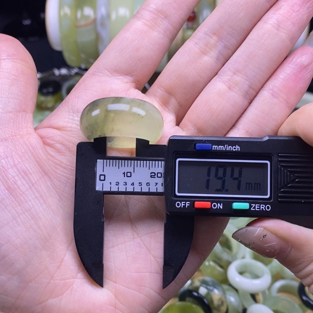 蛇纹石玉未镶嵌戒指