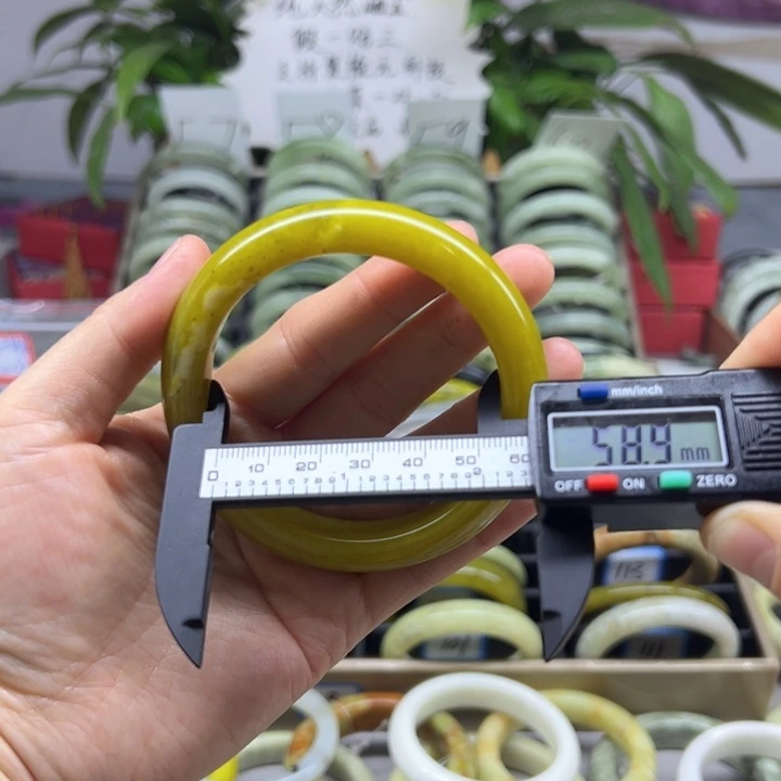 蛇纹石玉未镶嵌手镯117