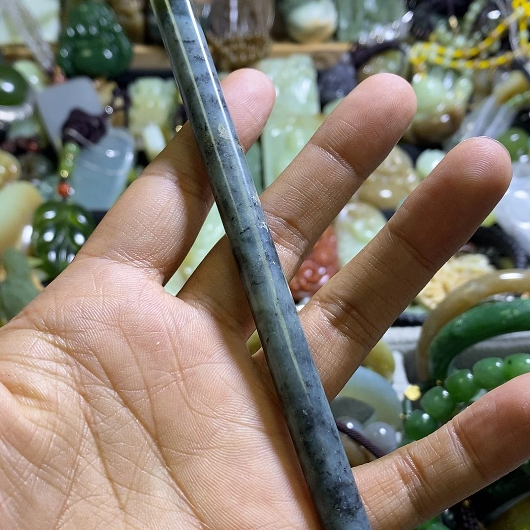 未镶嵌岫玉颈饰发簪