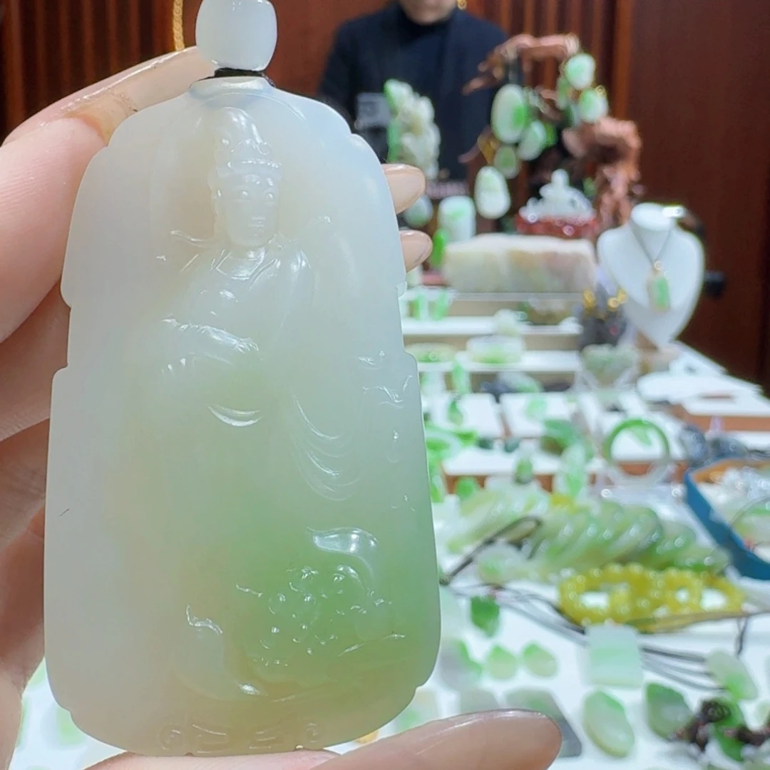 和田玉藕粉带翠观音未镶嵌