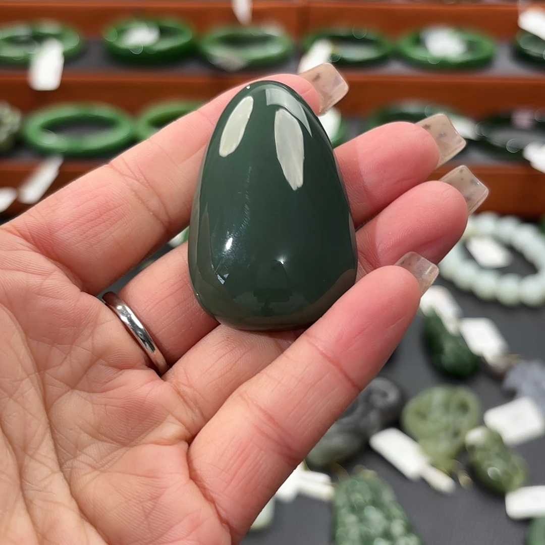 和田玉未镶嵌吊坠(不含链)鸭蛋青