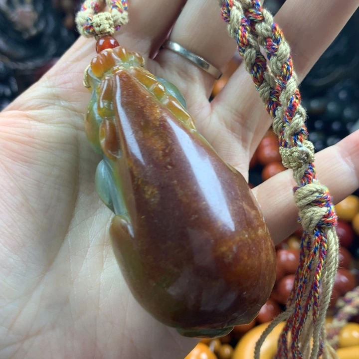 透闪石质玉未镶嵌珠宝奇石