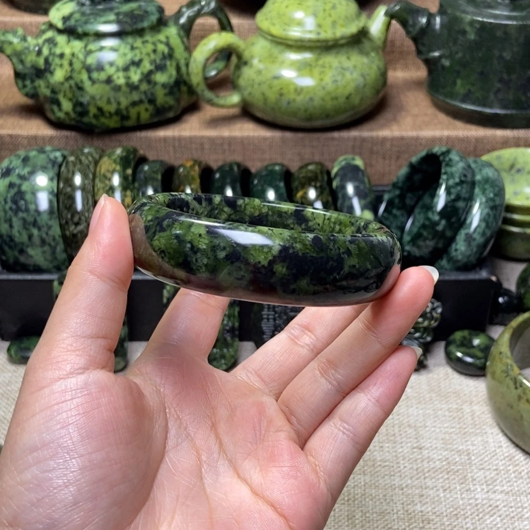 风***淡蛇纹石玉未镶嵌药王石手镯