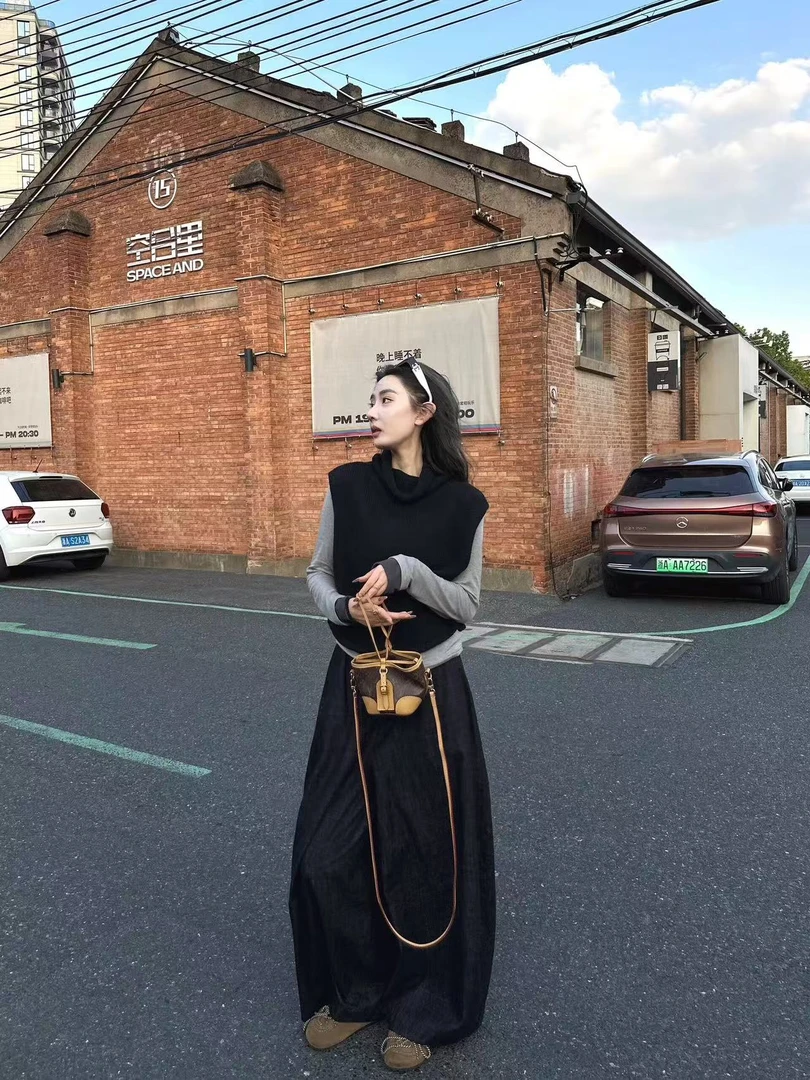 2025秋季新款韩系黑色针织马甲背心灰色打底衫阔腿牛仔裤三件套