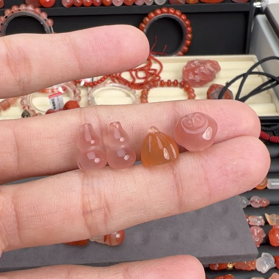 ****ɞ南红玛瑙未镶嵌颈饰四颗