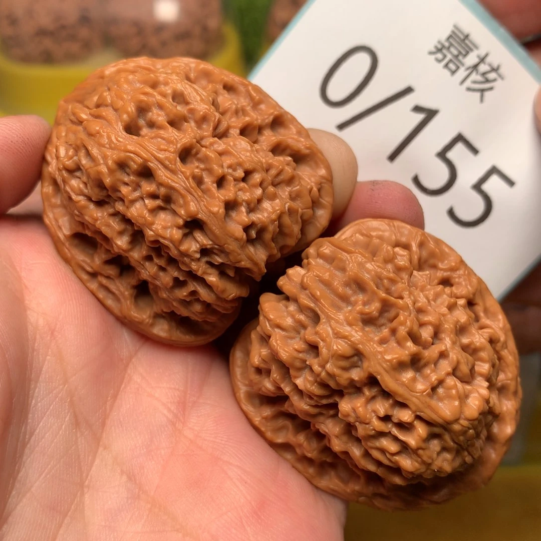 文玩核桃把件红皮炮弹南疆石40