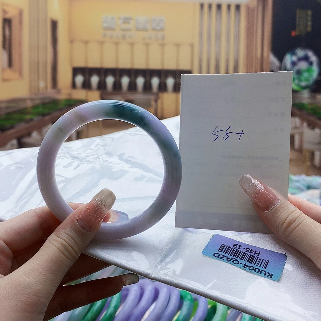 翡翠手镯未镶嵌The first