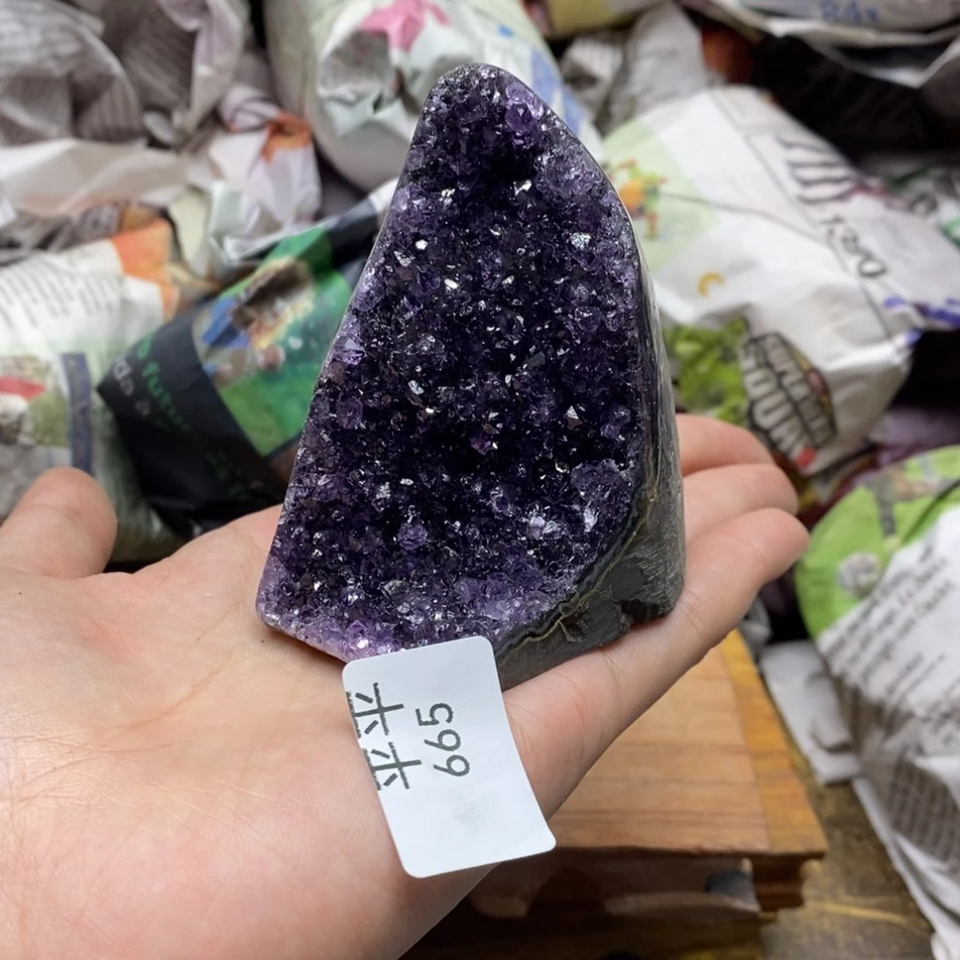 紫晶乌拉圭未镶嵌