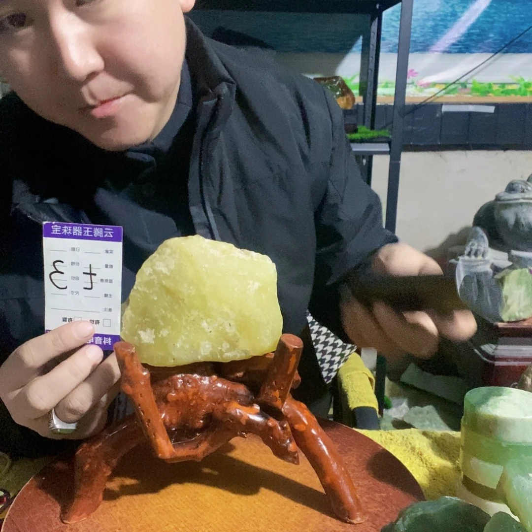 蛇纹石玉未镶嵌珠宝奇石