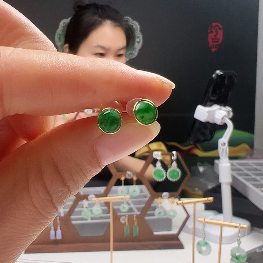 18K金镶嵌翡翠耳饰