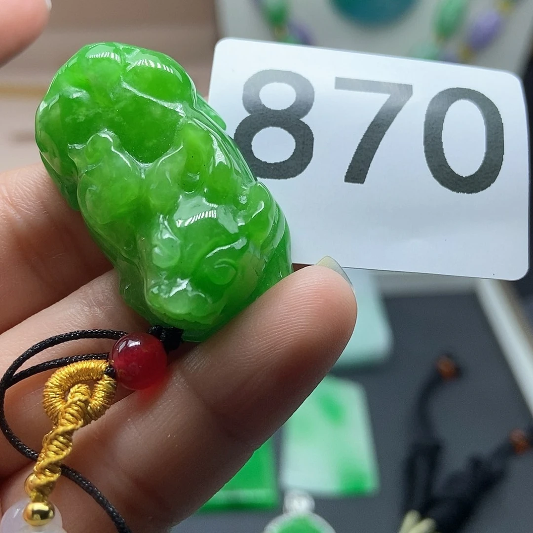 翡翠吊坠(赠链)未镶嵌