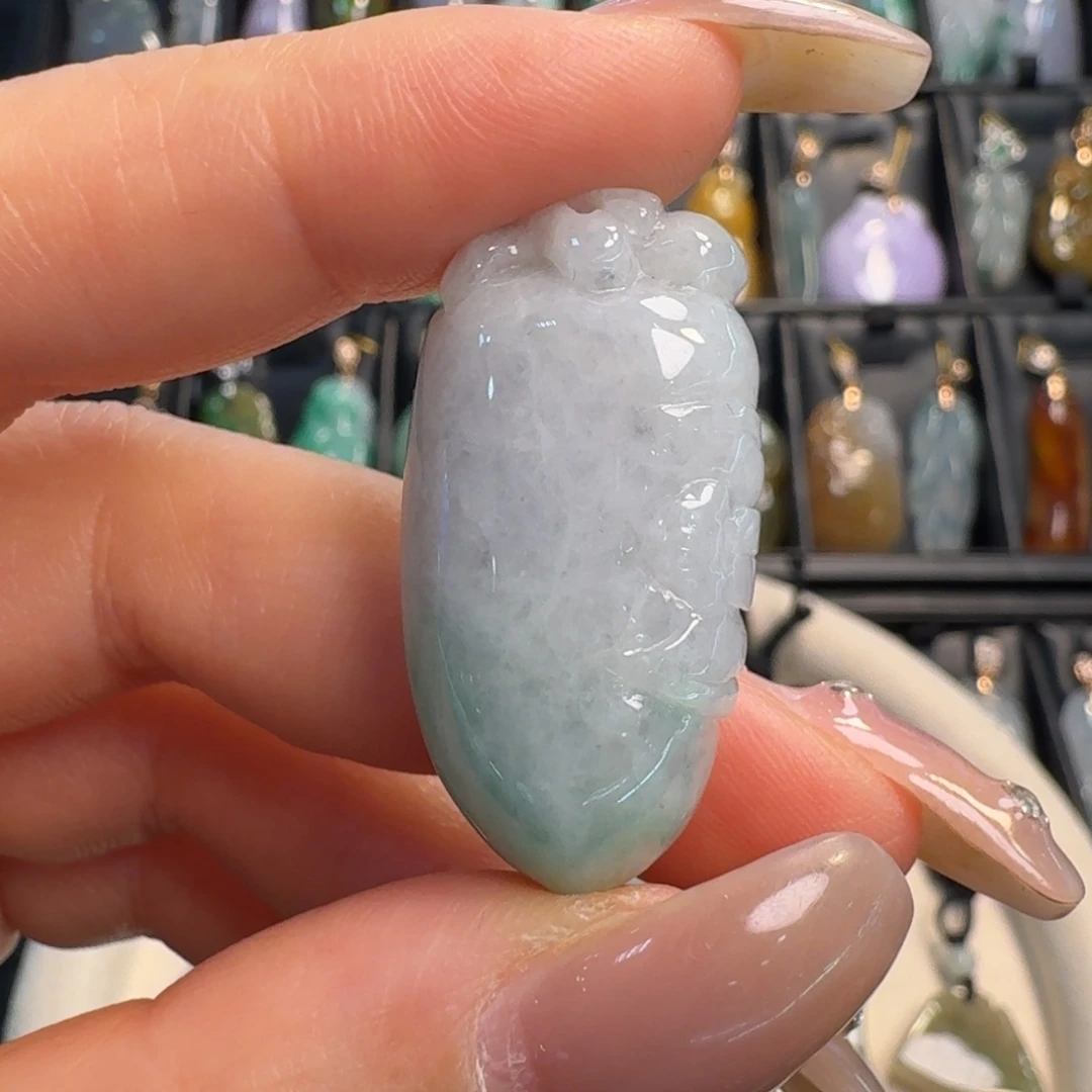 翡翠未镶嵌颈饰福瓜（有包容无证书）