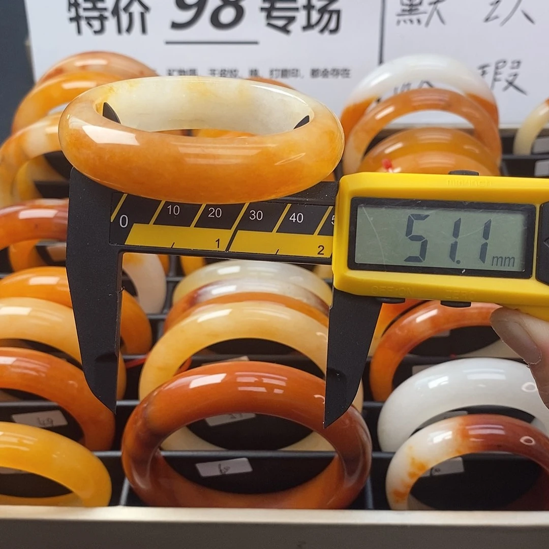 未镶嵌石英质玉（黄龙玉）手镯72号
