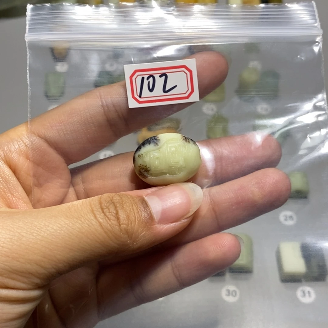 蛇纹石玉颈饰未镶嵌拾*