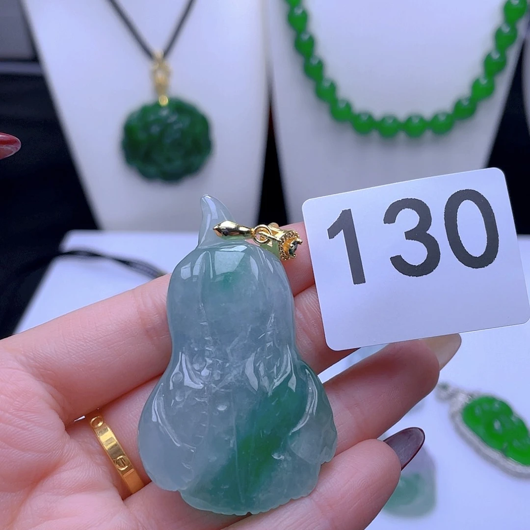 翡翠吊坠(赠链)未镶嵌