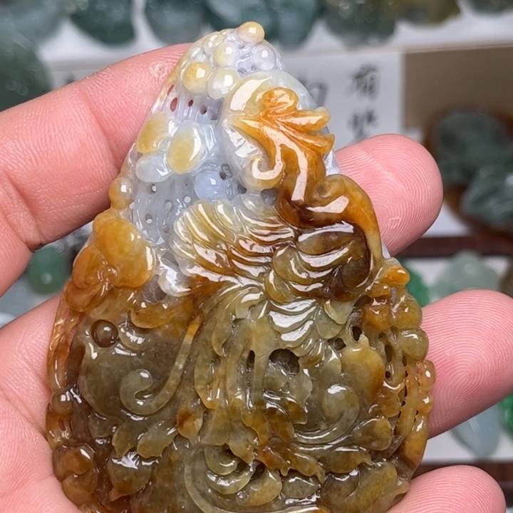 翡翠未镶嵌颈饰凤凰