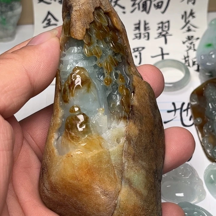 翡翠未镶嵌颈饰山水