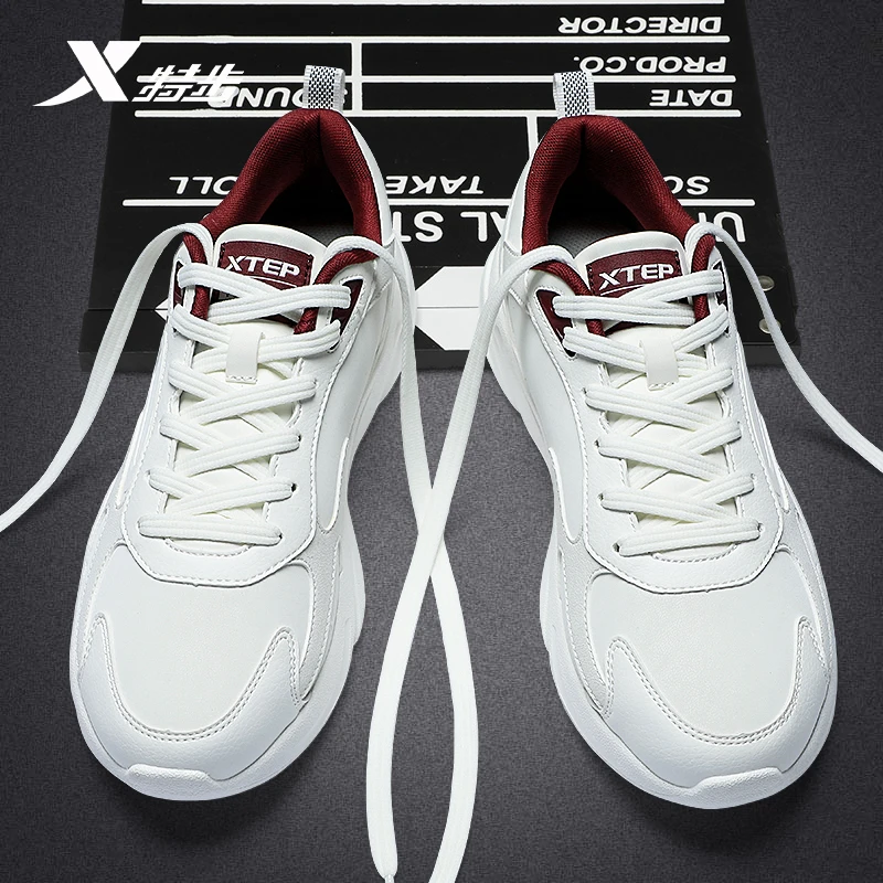 特步男鞋轻便休闲鞋子2025秋冬新款官方正品皮面防水秋冬跑步鞋男