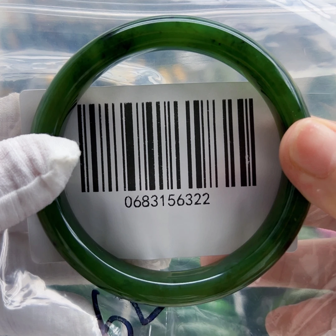 和田玉未镶嵌手镯包容