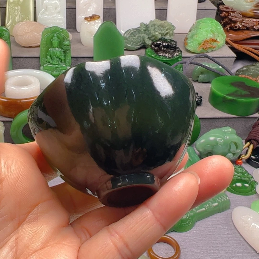 和田玉挂件未镶嵌?