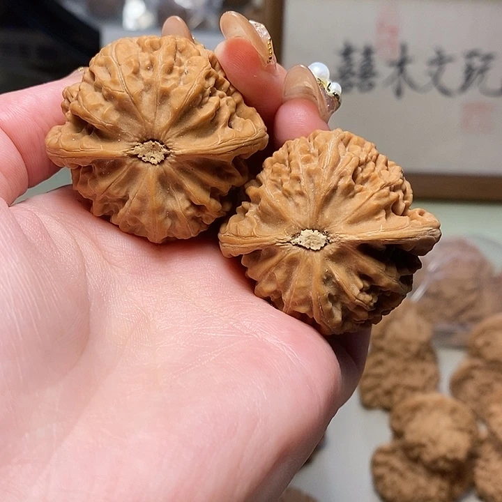 文玩核桃吊坠43宫灯