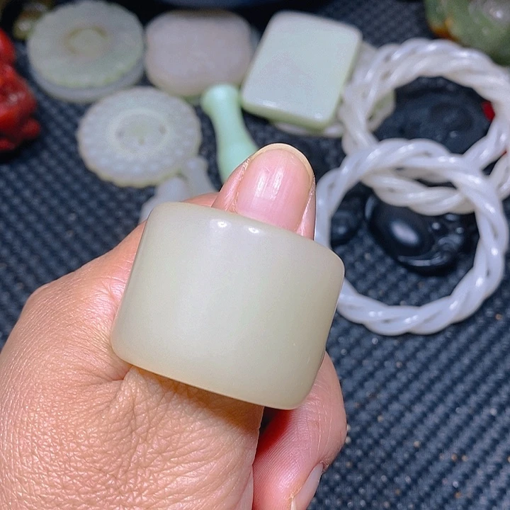 未镶嵌手链和田玉（糖玉）