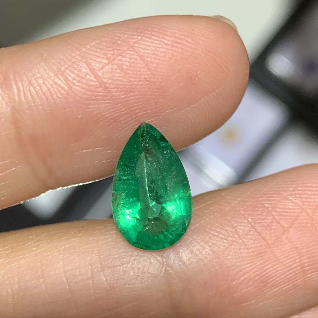 天然彩宝赞比亚祖母绿裸石 水滴7.9x12.5重2.6ct 颜色艳丽可配托
