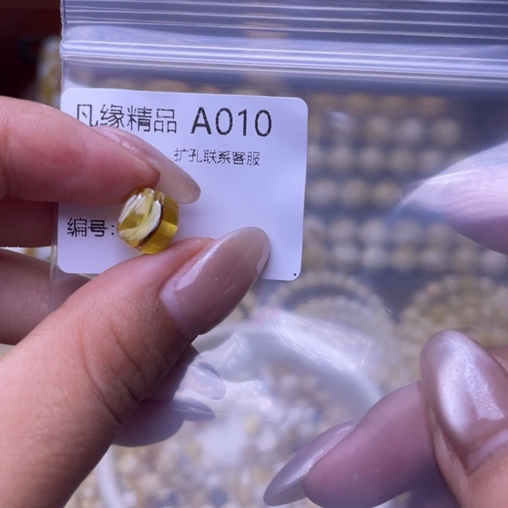 琥珀未镶嵌裸石琥珀