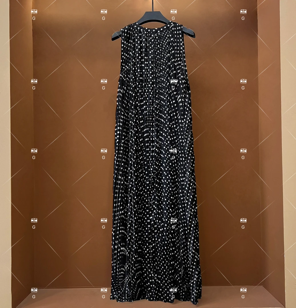 【乐】夏季新款复古时尚百搭印花无袖连衣裙 H-381