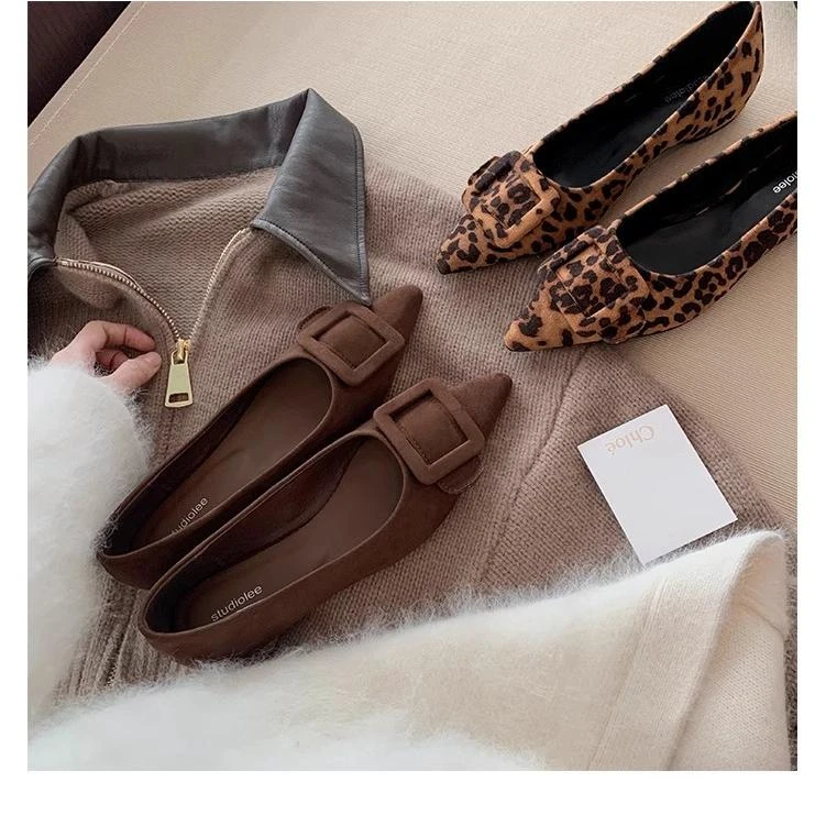 葡萄妈春季新款气质小尖头通勤方扣百搭绒面浅口豹纹单鞋女新款