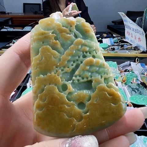 颈饰未镶嵌翡翠一个