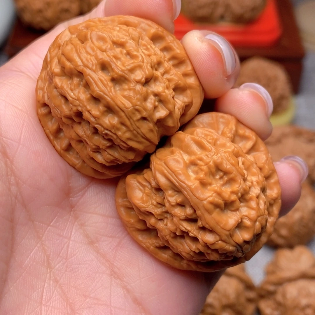 文玩核桃把件毕业三角白38全品