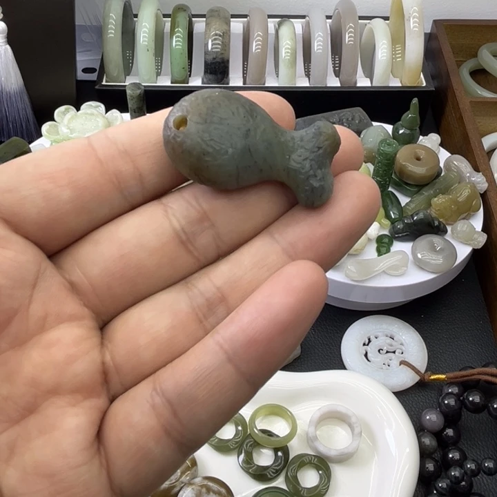 和田玉未镶嵌吊坠(不含链)青花鱼