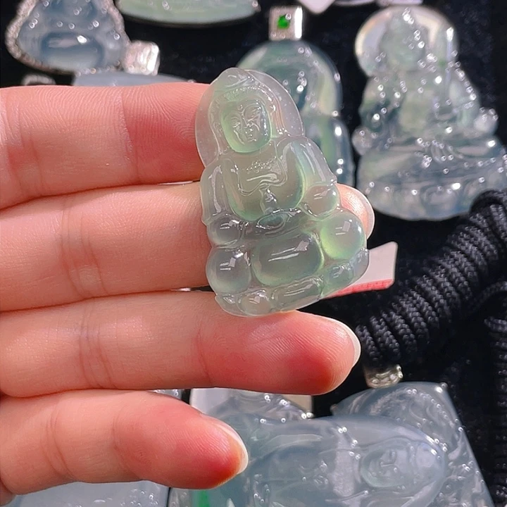 翡翠颈饰未镶嵌?**猫57。