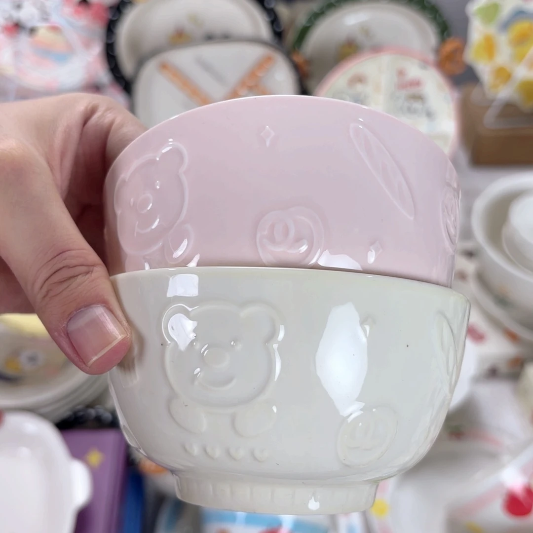 陶4.5寸小熊米饭碗一粉一黄微微瑕