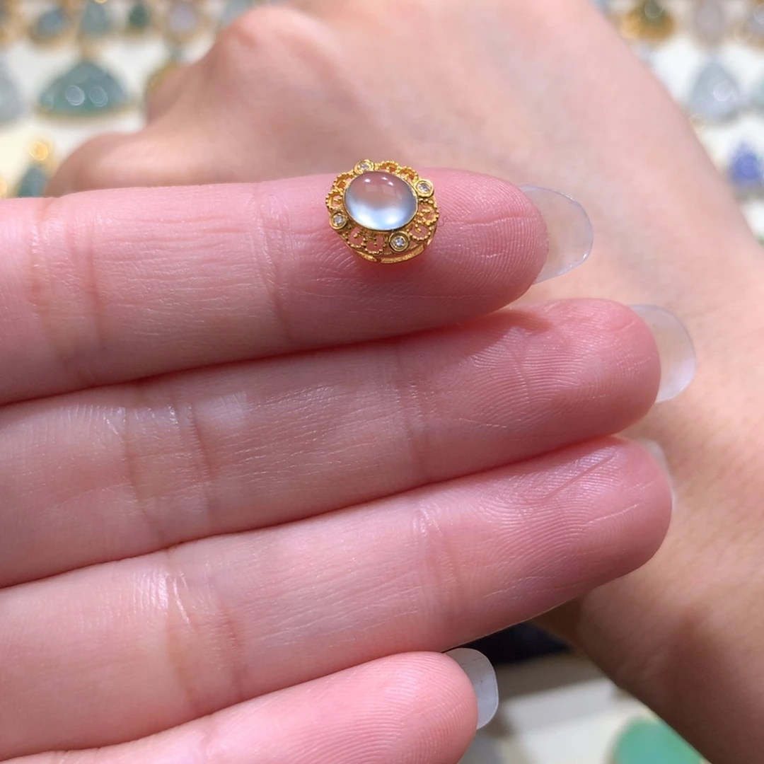 H***丘翡翠18K金镶嵌颈饰翡翠