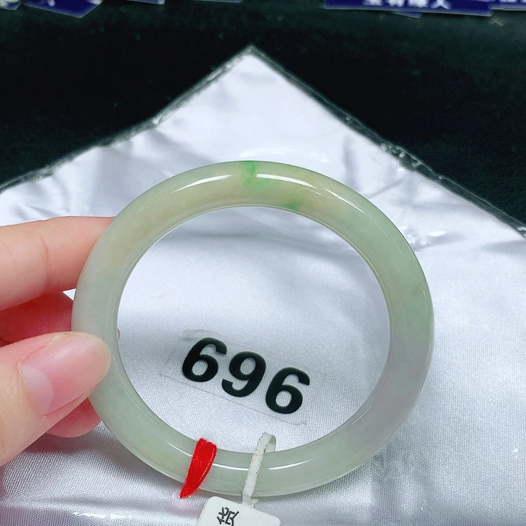 翡翠未镶嵌手镯（圆镯）