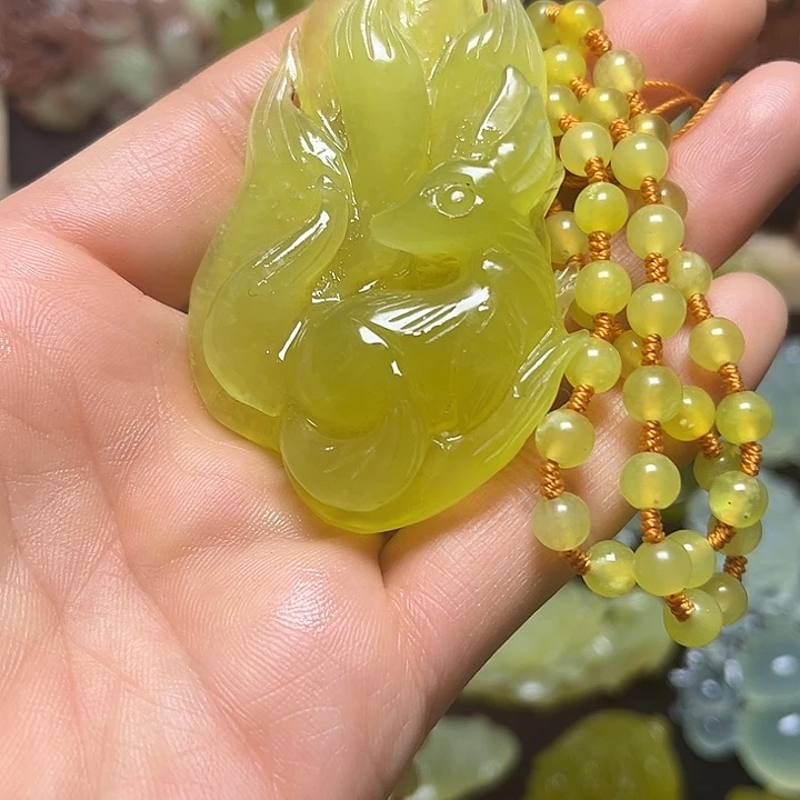 蛇纹石玉未镶嵌颈饰